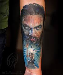 Check spelling or type a new query. Jason Aquaman Momoa Feiert Geburtstag Khan Tattoo Unterarmtattoo Liga Der Gerechtigkeit