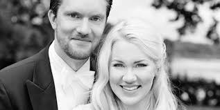 Hon sa i början av sommaren att hon inte vill ha fler barn, men efter en kort tid med nya pojkvännen så kände hon att hon ville ha barn med honom. I Helgen Gifte Sig Isabella Blondinbella Lowengrip Och Odd Spangberg Stoppa Pressarna Kandisar Kandisnytt Hant Extra Se Hor Noje