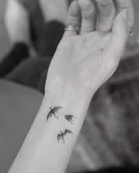 Emilia Clarke S Game Of Thrones Ink By Doctor Woo Smalltattoos Small Dragon Tattoos Gaming Tattoo Small Wrist Tattoos