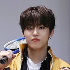 Takut laaaa zaman sekarang niiii 😭😭😭😭 Tadi kat dlm watson nmpk sorang  lelaki tersenyum2 tersipu malu depan phone. Good looking, badan agak sado.  Dlm hati aku , “ohh mungkin tgh video call