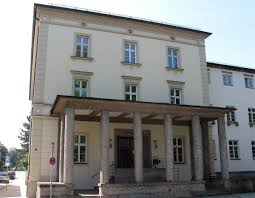 Schon vor einigen jahren beschäftigte sich das bayerische sozialministerium mit dem lebenstandard und der lebensplanung der senioren. Amtsgericht Rosenheim Wikipedia