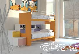 Se usi il letto inferiore solo occasionalmente, per gli ospiti, basta qualche cuscino per trasformarlo in un divano comodo e spazioso. Letti A Castello E Soppalchi