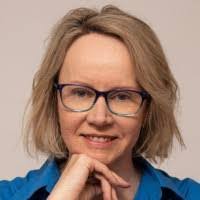 Kelly Mader's Instagram, Twitter & Facebook