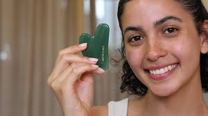 Rena Chris Gua Sha Facial Tools, Natural Jade Guasha Tool, Manual Massage  Sticks for Jawline Sculpting and Puffiness Reducing, Skin Care Gift (Green)  : Buy Online at Best Price in KSA -