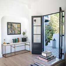 Interior designer thomas callaway brought warmth and romance to a 1929 spanish colonial revival house in los angeles when he roused its icy white interior with color. Inside A Modern 1930s Spanish Colonial Home In L A