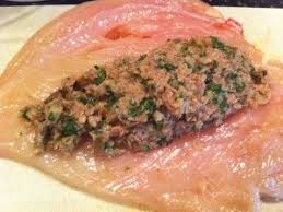 Voila Une Recette Assez Simple Et Qui Seduira Vos Papilles Elle Sera Parfaite Pour Votre Table De Noel La Far Poulet Farci Paupiettes De Poulet Paupiette