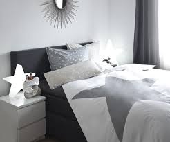 Camera da letto in legno massello in vendita a prezzo scontato (pezzi non vendibili singolarmente), camera completa composta da armadio 4 ante, letto matrimoniale, cassettone con specchiera, 2 mobili nuovi. Outlet Camere Camere Di Marca In Offerta