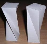 Prisma rômbico oblíquo de papel (Paralelepípedo)