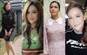 Atau memproduseri artis sudah nggak mood gitu. 5 Gaya Fashion Maia Estianty Yang Tajir Melintir Dengan Dress Harga Selangit