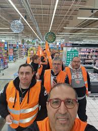 La CFDT est aux côtés des salariés du magasin Auchan Bar-le-Duc (Meuse) qui  fermera bientôt ses portes dans le cadre du plan social Auchan qui va  supprimer 2389 postes. Action de proximité