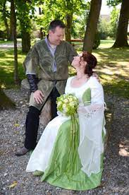 Check spelling or type a new query. Shop Bilder Von Kunden Mittelalter Brautkleider In Grun Weiss Lila Handfasting Babybauch Pferd