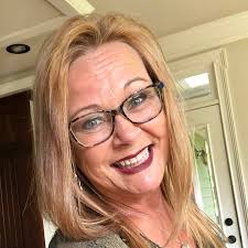 Marla Renner's Instagram, Twitter & Facebook