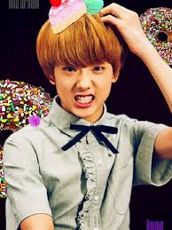 Diantara Lipstick, Champagne, dan Chew…Chew…Chew…Chew…Chewing Gum