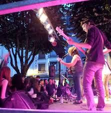 Dubstep music and dubstep songs are provide a listening with a high vibration and are often driven by aggressive sound design. A Dictionary Of France F Fabius To Futuroscope About France Com