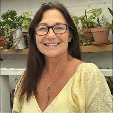 Important for him to still give me a kiss even during a zoomie sesh.  #dogdad #goldendoodle #reunited