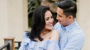 Nindy ayunda menyita perhatian karena pakai seragam sma. Bukan Gara Gara Kasus Narkotika Ini Alasan Nindy Ayunda Gugat Cerai Askara Herstory