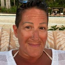 Is it possible to walk or ride a bicycle from Real Flamingos to downtown  Bucerias?