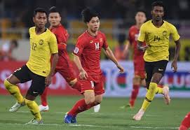 Tối 8/6, đội tuyển việt nam đã có buổi tập tại sân shabab al ahli để chuẩn bị cho trận gặp đội tuyển malaysia tại bảng g vòng loại world cup 2022 các cầu thủ dự bị và không thi đấu ở trận indonesia tập riêng ở phần sân trung tâm. Ä'á»™i Tuyá»ƒn Viá»‡t Nam Gáº·p Kho KhÄƒn TrÆ°á»›c Ä'áº¡i Chiáº¿n Vá»›i Malaysia