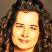 Lisa Rowe's Instagram, Twitter & Facebook