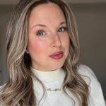 Kristin Davey's Instagram, Twitter & Facebook