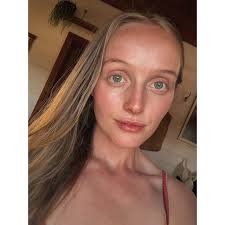 Looking for a makeup artist near Dakabin for year 12 formal