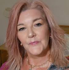 Hi, I'm leaving early tomorrow morning. Have 2 parasols going free. Let me  know if anyone wants use of them. ⛱️⛱️