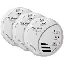 This first alert carbon monoxide detector has a digital display that features a peak reading since the last reset. 3 Pack Bundle Of First Alert Wireless Talking Battery Operated Smoke Co Alarm First Alert Store