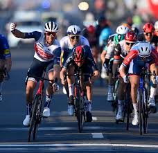 Een stevig offensief kan het peloton nu. 9nh5la5gbekhum