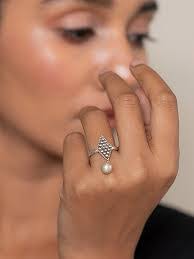 Shirley Ring's Instagram, Twitter & Facebook