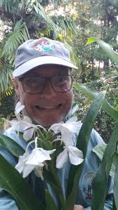 Butterfly Ginger- puts out a suave fragrance. It brings back memories from  when I was growing up in my native land, the Philippines!