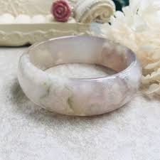 pinkblossomssssss sold 淺紫冰底 白花還飄些綠 櫻花瑪瑙手鐲 62 5mm 780 歡迎查詢p s 櫻花瑪瑙係天然石頭 如帶有礦物 金屬礦 冰紋 生長紋 棉絮 晶洞均屬正常啊 希望大家能欣賞櫻花瑪瑙獨特的美 不要純粹以水晶 玉石 追求純淨剔透嘅角度去睇櫻花