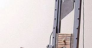 Quand vous entendez (.) le condamné mugir, dans la prison, la veille de la guillotine. Saviez Vous Que La Plus Recente Execution Par Guillotine En France Etait En 1977 2021