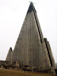 The Ryugyong Hotel In North Korea Construction Began In 1987 But Was Halted In 1992 And It Sat Without Windows Or Interior Fittings F Abandoned Buildings Perili Yerler Ve Gokdelenler