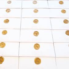 100均素材でdiy 結婚式で使えるシーリングワックスの作り方 marry マリー 結婚式 席札 シーリングスタンプ シーリングワックス