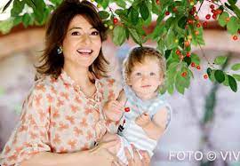 Oana sarbu a terminat recent o relatie cu robert turcescu, ea avand un copil infiat, care urmeaza sa implineasca sase ani. Oana Sarbu Mama Unul Baiat Cu Ureche Muzicala De Ce Este Fericita Artista Adpm