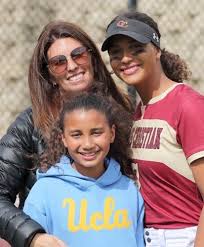Tom brady later shared a family photo, featuring his parents, tom brady sr and galynn, and his three sisters. Maya Brady Height Age Boyfriend Family Biography More Starsunfolded