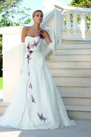 Brautkleid stile brautmode bei der festtruhe köln. Ausgefallene Brautkleider Fur Eine Einzigartige Hochzeit