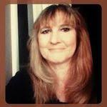 Robyn Trost's Instagram, Twitter & Facebook