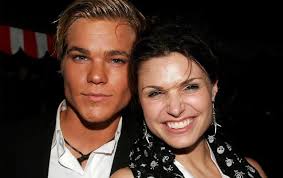 Tabea Heynig: So sah Unter Uns-„Britta“ vor 12 Jahren aus | Unter Uns: So  anders sahen die Stars der RTL-Serie mal aus!