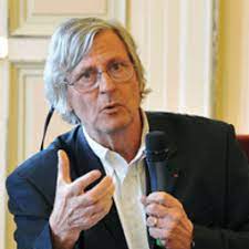 Born in senegal, where he spent his childhood, the french doctor and researcher has maintained strong professional and emotional ties with the continent. Didier Raoult
