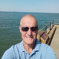 I used to have a good friend in Torquay and I miss him and I also miss this  view. I know people are not replaceable, but I would love a reason to