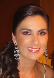 Hoy es el cumpleaños de Sandra Rivero Zimmermann de Castedo. Fue ,Reina del  Turismo de Bolivia 1992, Virreina del Turismo Mundial 1992 en España. Fue  Miss Litoral 1994 y Miss Bolivia Universo