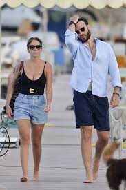 Con loro erano presenti anche i genitori di lui, vale a dire il chirurgo oculista giuseppe berruti di moncalvo e francesca romana reggiani, avvocato. Maria Elena Boschi In A Bikini With Giulio Berruti In A Boat In Porto Ercole 09 Gotceleb