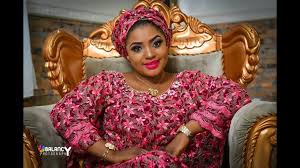 / 6:14am on may 19, 2017 aisha yar'dua got dolled up for her 'event' in abuja wednesday night. Aisha Yar Harka Harka Zallah Maza Da Mata Home Facebook Ga Kadan Daga Cikin Abubuvan Da Vannan Mahadzha Ta Kunsa Saestunipun
