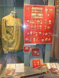 После окончания войны маршал малиновский остался на дальнем востоке в должности на ней маршал малиновский оставался до самой смерти. Malinovskij Rodion Yakovlevich Vikipediya