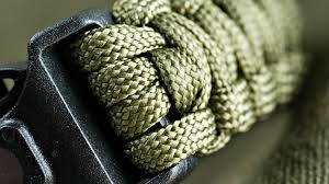 Take the left hand paracord, and fold it to the right, over and across the two center cords. How To Make A Paracord Belt Step By Step Instructions Diy Projects