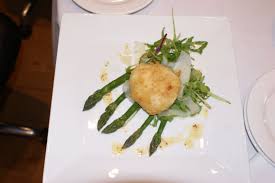 Kick off your dinner parties in style with our super starter food ideas. Cheese Souffle Local Asparagus Fine Dining Vegetarian Starter Vegetarian Starters Food Eat