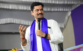 'आजारी असताना बहिणीनं फोन केल्याचा आनंद वाटला'. Maharashtra Social Justice Minister Dhananjay Munde To Be Godfather To Newborn Found Near Rail Track