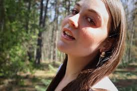 I started wearing burgundy mascara and it might be a part of my personality  now😎