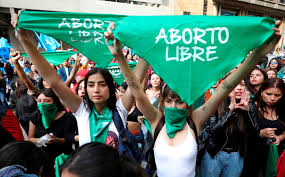El pañuelo verde debuta en chile en marcha por aborto libre a nivel nacional. En Argentina Feministas Se Movilizan Por El Aborto Legal